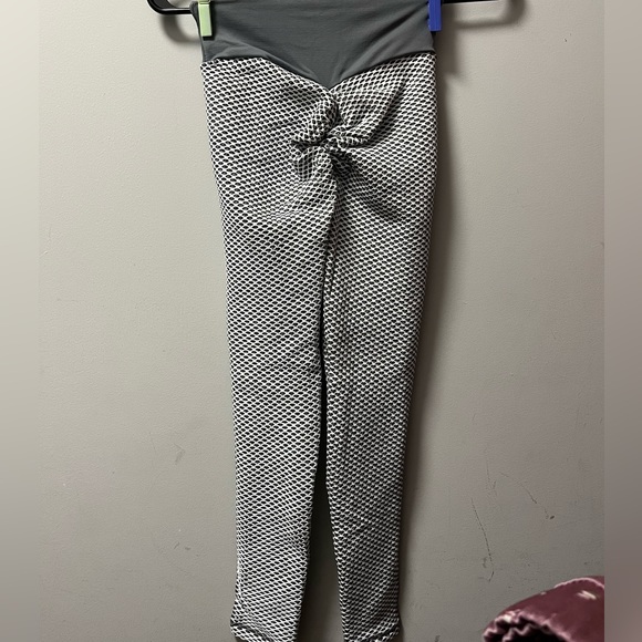 Workout Yoga Pants High Waisted Scrunch Booty Gym Tights ~ BRAND NEW! - Picture 4 of 4